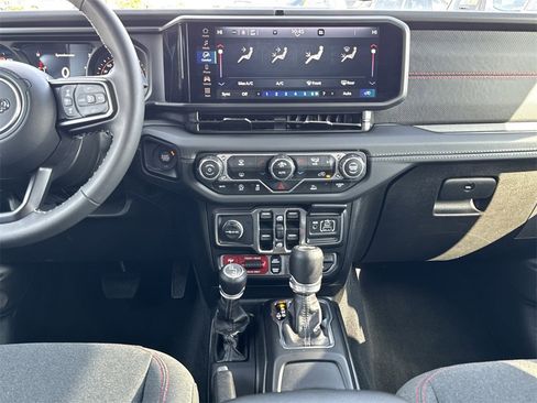 Used 2025 Jeep Wrangler Unlimited Rubicon image 10