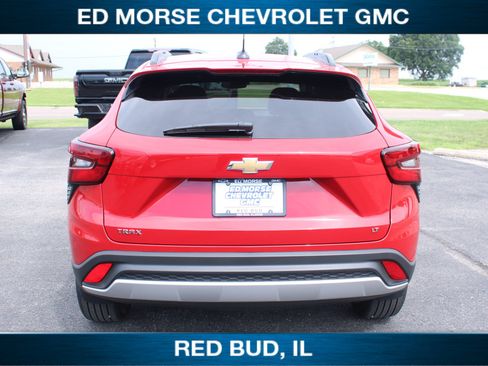 Used 2026 Chevrolet Trax LT w/ LT Convenience Package FWD image 17