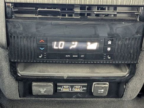 Used 2022 Jeep Wagoneer Series III w/ Premium Group I RWD image 21