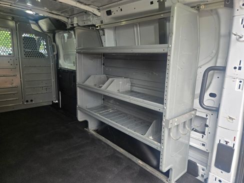 Used 2019 Ford Transit 150 130 Low Roof RWD image 9
