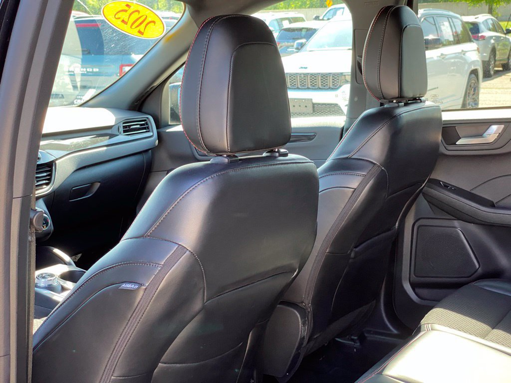 Used 2025 Ford Escape ST-Line FWD image 27