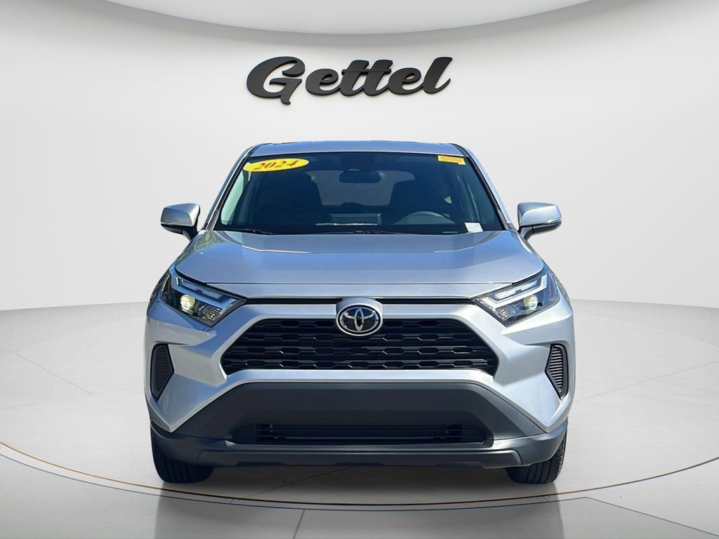 Used 2024 Toyota RAV4 LE FWD image 10