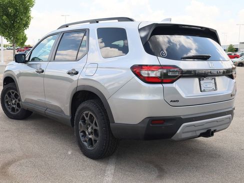 New 2025 Honda Pilot TrailSport image 4