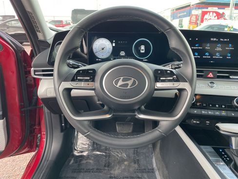 Used 2025 Hyundai Elantra Limited image 28
