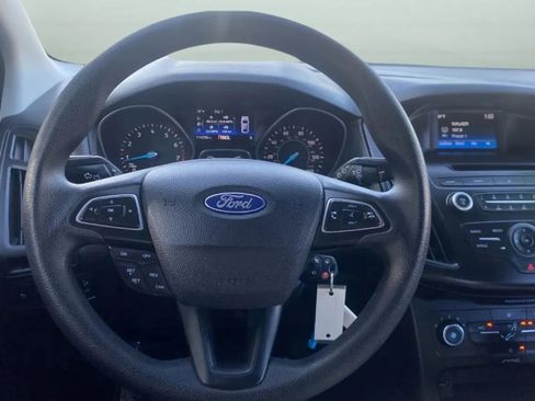 Used 2017 Ford Focus SE FWD image 19