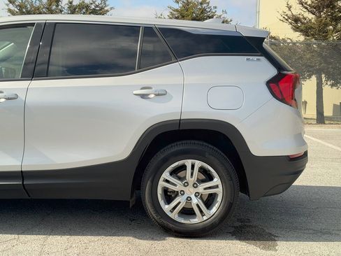 Used 2018 GMC Terrain SLE image 3