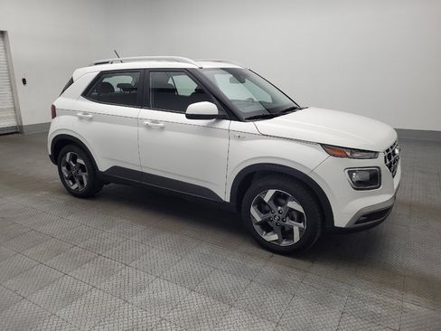 Used 2025 Hyundai Venue SEL image 11