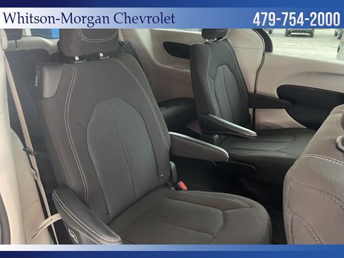 Used 2022 Chrysler Voyager LX image 42