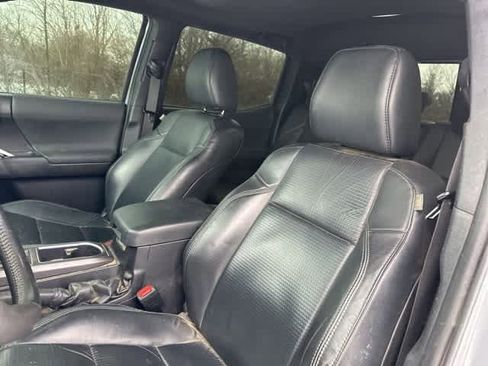 Used 2021 Toyota Tacoma TRD Off-Road image 4