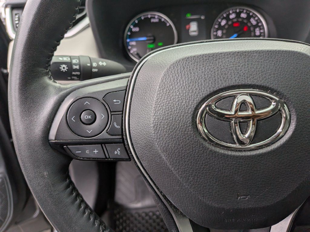 Used 2021 Toyota RAV4 XLE Premium AWD/4WD image 15