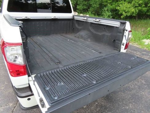 Used 2017 Nissan Titan PRO-4X AWD/4WD image 9