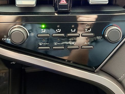 Used 2021 Toyota Camry LE FWD image 22