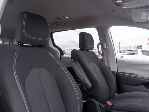 Used 2023 Chrysler Voyager LX FWD image 13