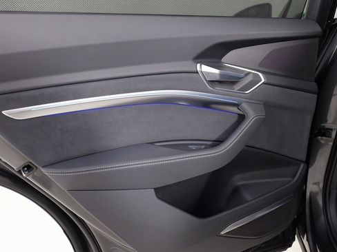 Used 2023 Audi e-tron Prestige w/ Prestige Package image 36