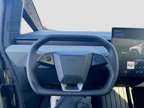 Used 2025 Tesla Cybertruck AWD Crew Cab image 11