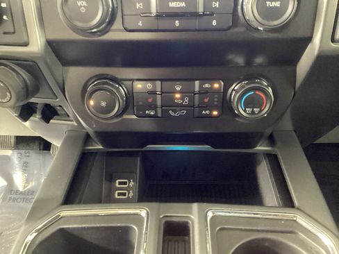 Used 2019 Ford F150 XLT w/ Equipment Group 302A Luxury AWD/4WD image 29