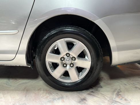 Used 2004 Toyota Sienna LE FWD image 32