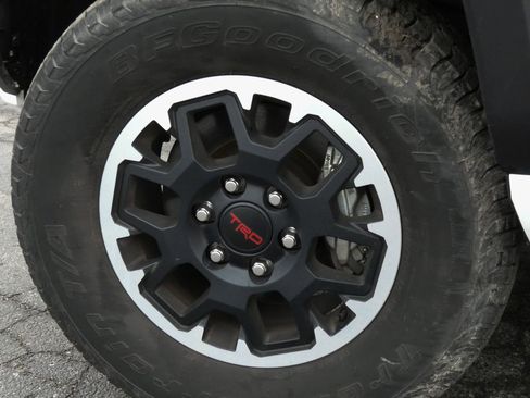 Used 2025 Toyota Tacoma TRD Off-Road image 11