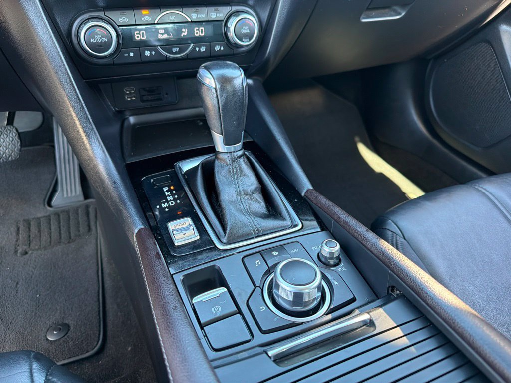 Used 2018 MAZDA MAZDA3 Touring FWD image 14