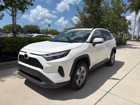 Used 2022 Toyota RAV4 XLE w/ Convenience Package image 1