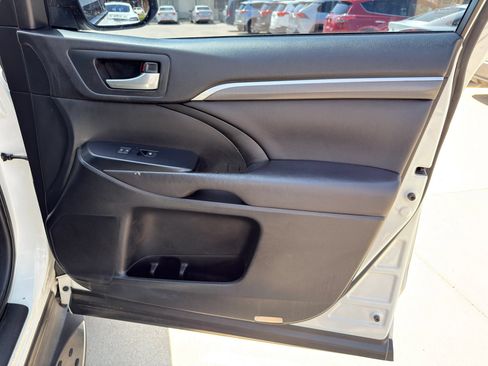 Used 2017 Toyota Highlander XLE FWD image 37