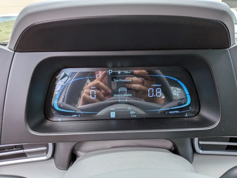 New 2026 Hyundai Elantra Limited FWD image 24