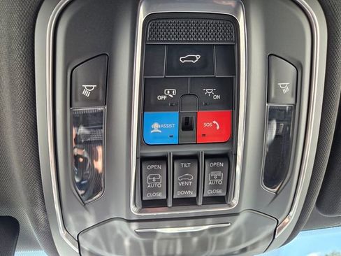 Certified 2025 Jeep Grand Cherokee Summit AWD/4WD image 35
