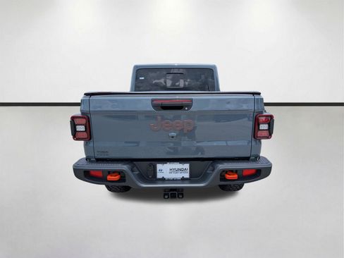 Used 2025 Jeep Gladiator Mojave w/ Convenience Group AWD/4WD image 5