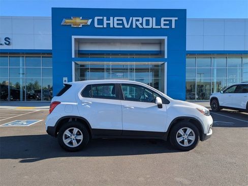 Used 2018 Chevrolet Trax LS AWD/4WD image 28