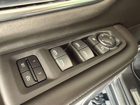 Used 2021 Chevrolet Tahoe Z71 w/ Z71 Signature Package AWD/4WD image 12