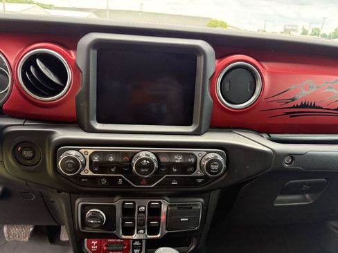 Used 2022 Jeep Gladiator Rubicon w/ LED Lighting Group AWD/4WD image 17
