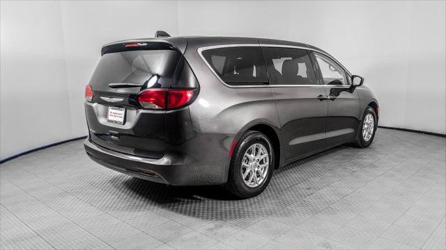 Used 2023 Chrysler Voyager LX FWD image 8