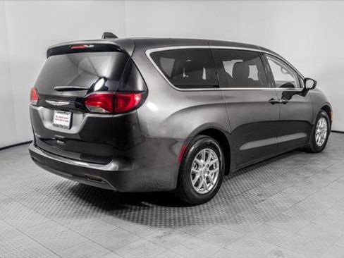 Used 2023 Chrysler Voyager LX FWD image 8