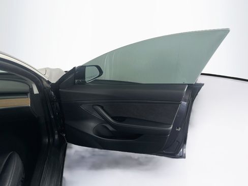 Used 2020 Tesla Model 3 Standard Range Plus RWD image 33