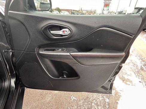 Used 2016 Jeep Cherokee Trailhawk w/ Leather Interior Group image 17