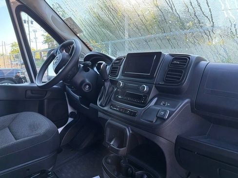 Used 2025 RAM ProMaster 2500 w/ U-Haul Equipment Group FWD image 10