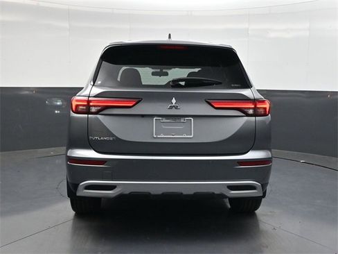 Used 2023 Mitsubishi Outlander SE image 5