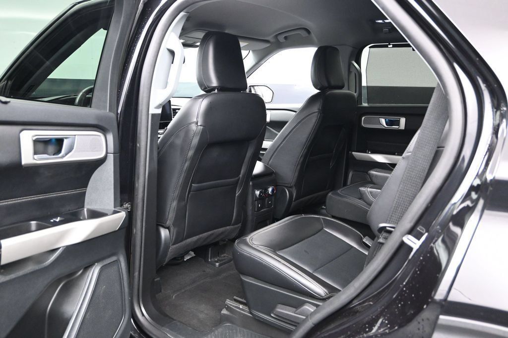Used 2023 Ford Explorer Limited AWD/4WD image 15