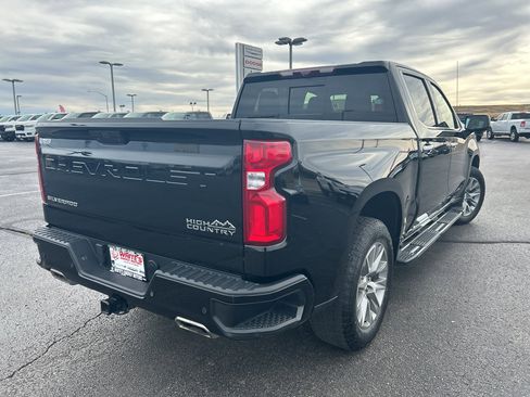 Used 2022 Chevrolet Silverado 1500 High Country w/ Technology Package image 5