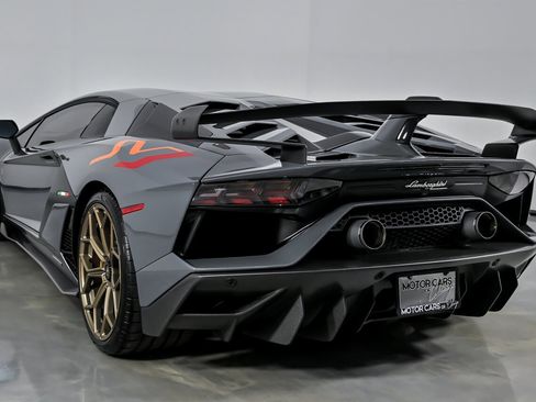 Used 2019 Lamborghini Aventador SVJ image 11