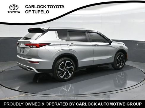 Used 2024 Mitsubishi Outlander SE image 3