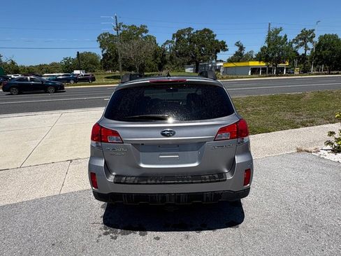 Used 2011 Subaru Outback 2.5i Limited w/ PWR Moonroof Pkg AWD/4WD image 8