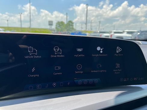 New 2026 Cadillac Vistiq Luxury w/ LPO, Floor Liner Package AWD/4WD image 20