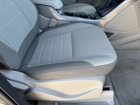 Used 2016 Ford Escape SE image 11