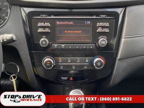 Used 2017 Nissan Rogue S w/ S Family Package image 12