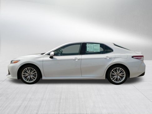 Used 2018 Toyota Camry XLE FWD image 4