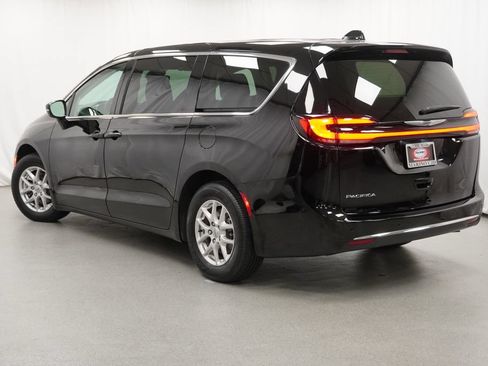 Certified 2024 Chrysler Pacifica Touring-L FWD image 15