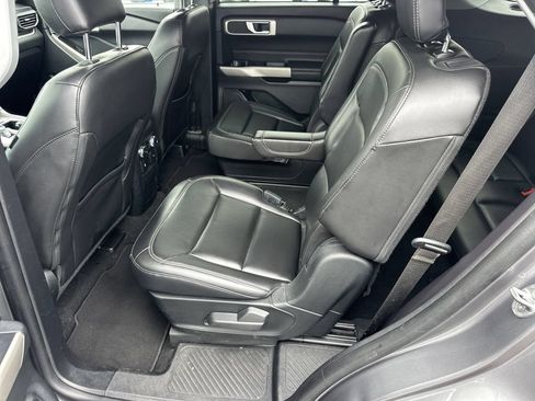 Used 2022 Ford Explorer XLT w/ Equipment Group 202A RWD image 16