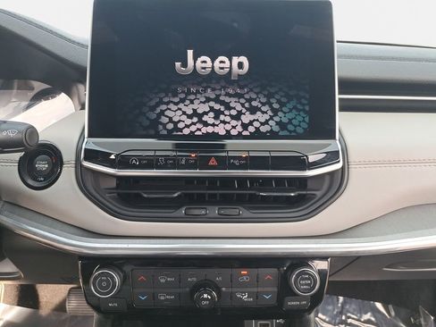 Certified 2024 Jeep Compass Limited image 21