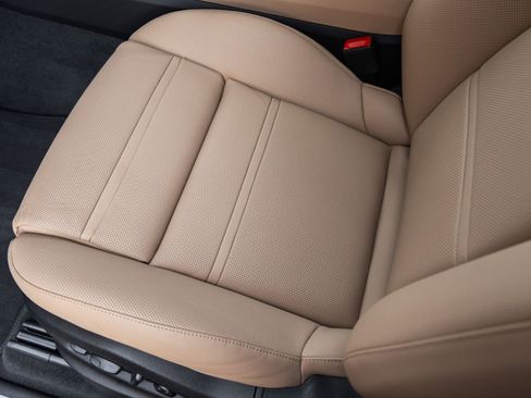 Certified 2025 Porsche Cayenne S AWD/4WD image 26